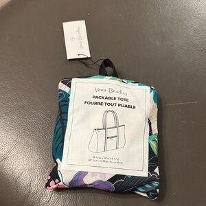 NWT Packable Tote in Island Floral